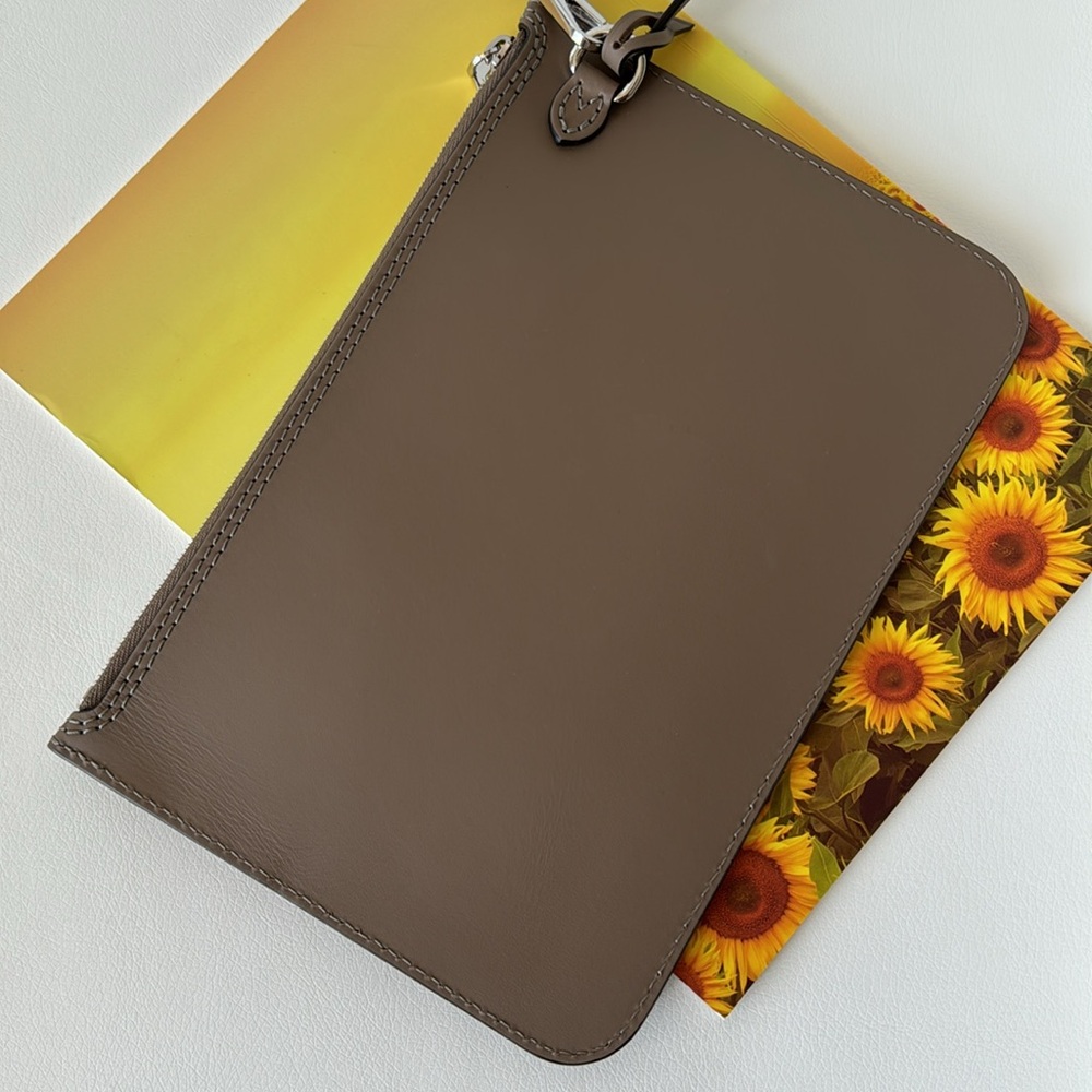 Louis Vuitton Marina Hina Pouch *LIKE NEW* in Excellent Condition - Picture 7 of 16